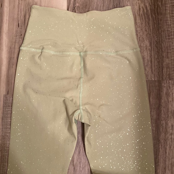 Beyond Yoga High Waisted Alloy Ombre Midi Leggings - Picture 9 of 13